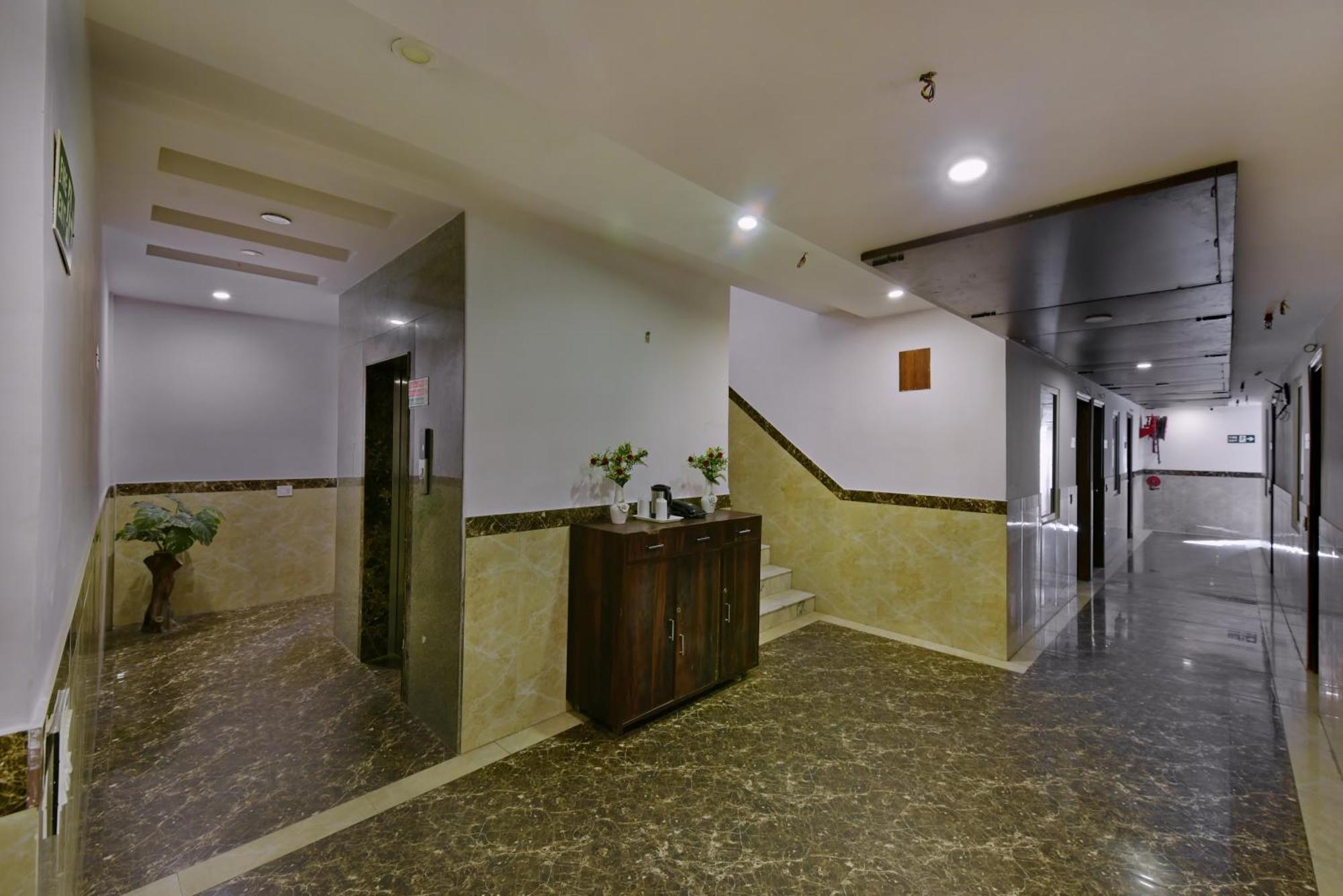 Capital O 2242 Hotel Yuvraj Deluxe New Delhi Luaran gambar