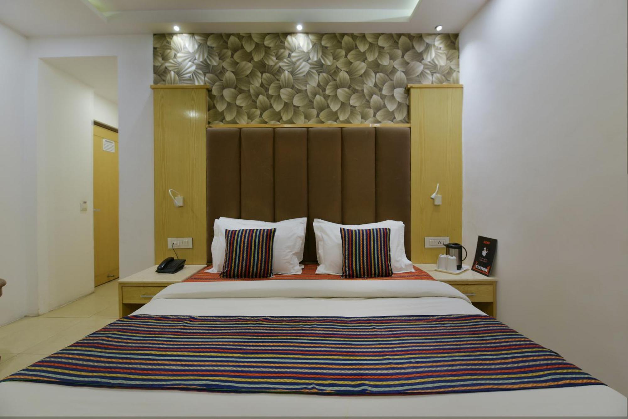 Capital O 2242 Hotel Yuvraj Deluxe New Delhi Luaran gambar