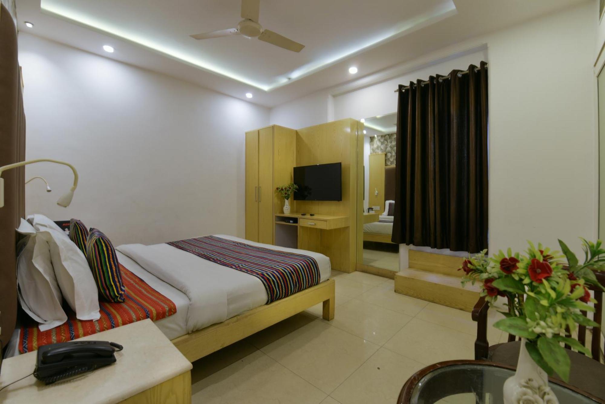 Capital O 2242 Hotel Yuvraj Deluxe New Delhi Luaran gambar