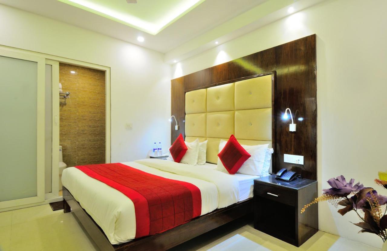 Capital O 2242 Hotel Yuvraj Deluxe New Delhi Luaran gambar